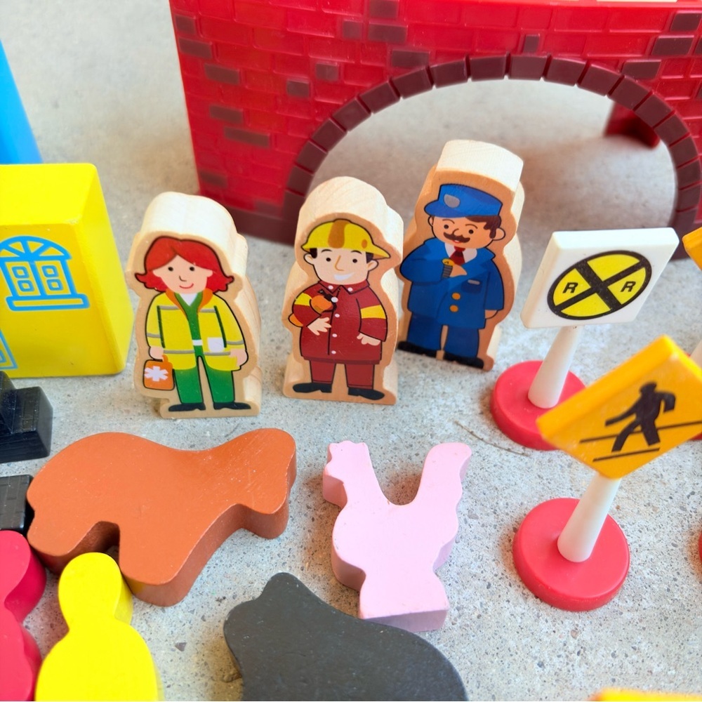 Toys R Us Imaginarium Lot Wood Trains Bridges Trees Signs People Building Farm - Picture 5 of 11